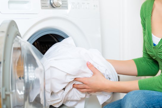Housekeeper-with-washing-machine-